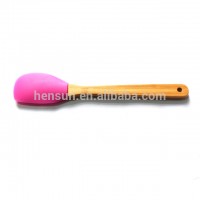 Wholesale bakeware heat resistant cake tools wood handle silicone spatula scraper